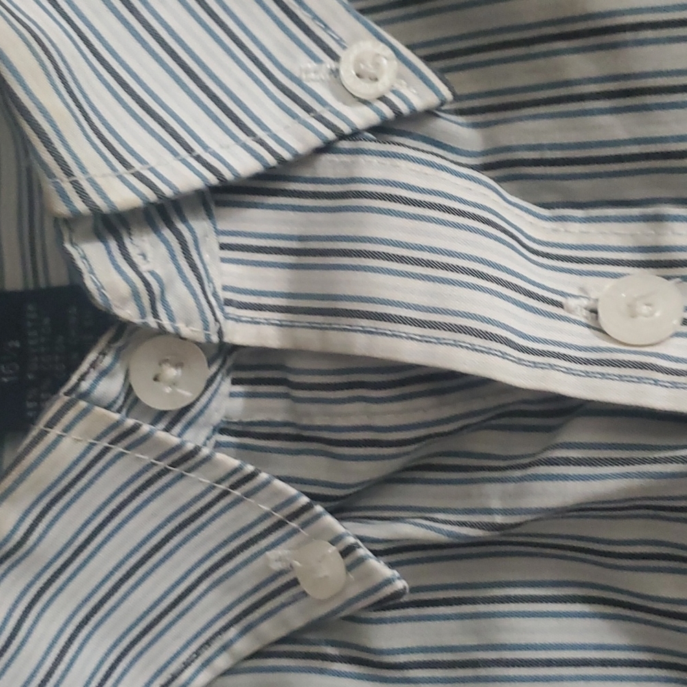 Men's Pinstripe button down collar and button up shirt sleeve L shirt